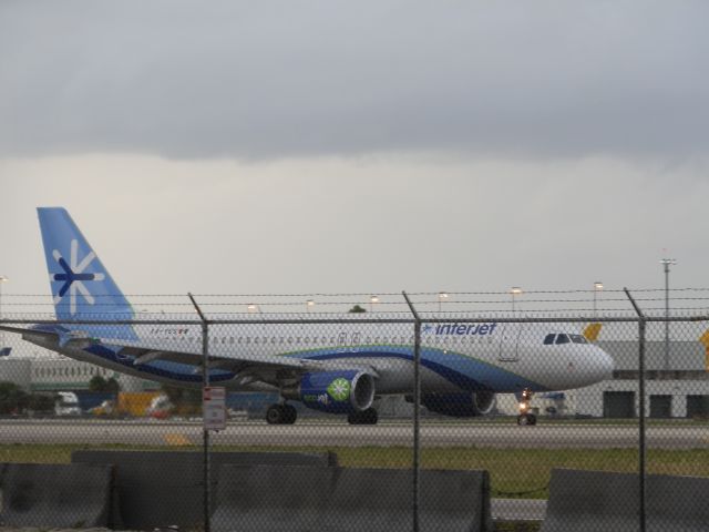 Airbus A320 (XA-YES)