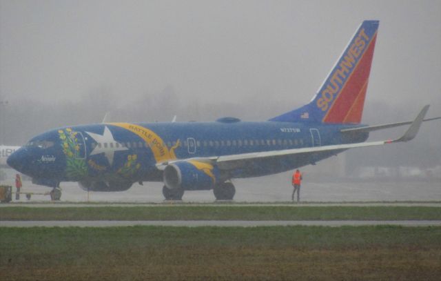 Boeing 737-700 (N727SW) - Select FULL for HD. Snowy Nevada One livery pushback in April!