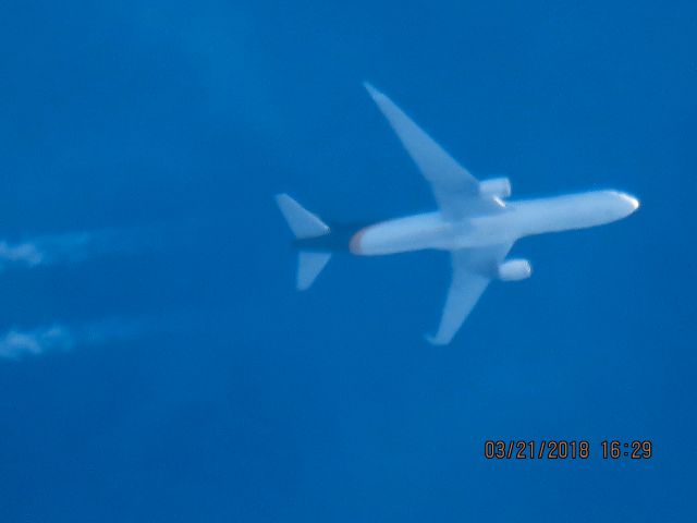 BOEING 767-300 (N310UP)