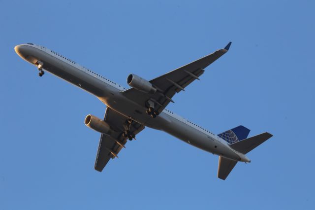 BOEING 757-300 (N57864)