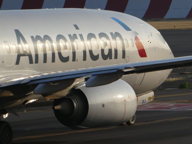 Boeing 737-800 (N947NN)