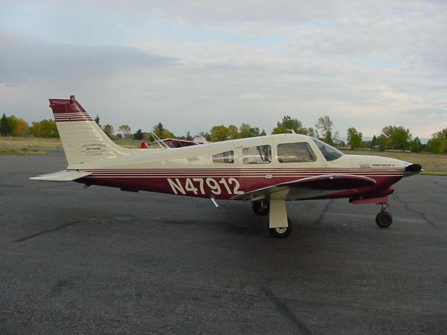 Piper Cherokee Arrow (N47912)