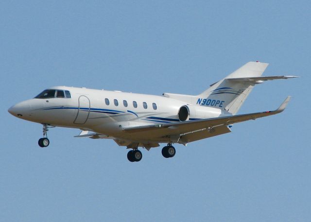 Hawker 800 (N900PE) - Landing at Shreveport Regional.