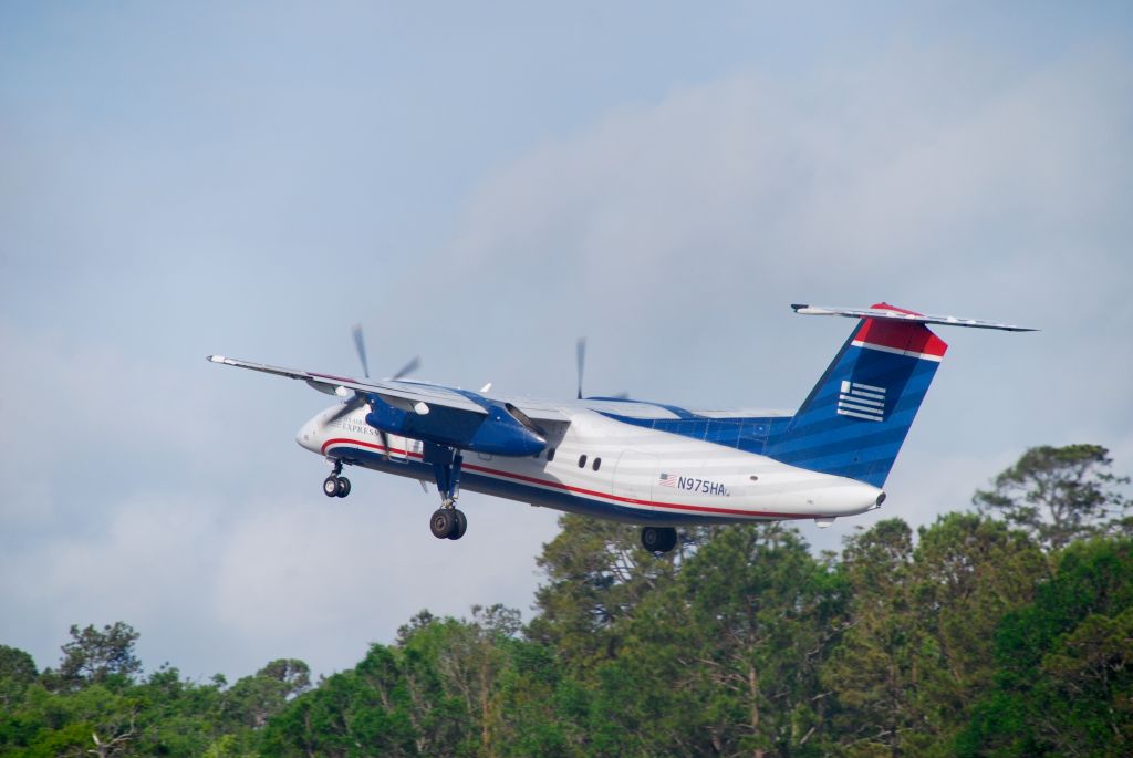 de Havilland Dash 8-100 (N975HA) - Climbing out. 4/29/17