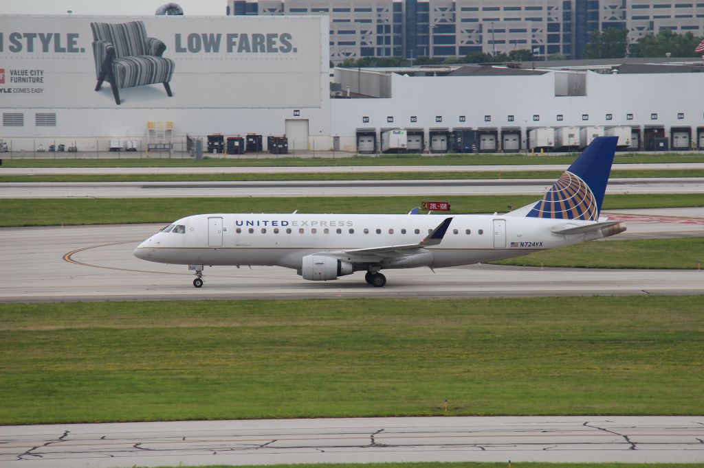 Embraer 175 (N724YX) - RPA 3573 from EWR (July 24th, 2022)