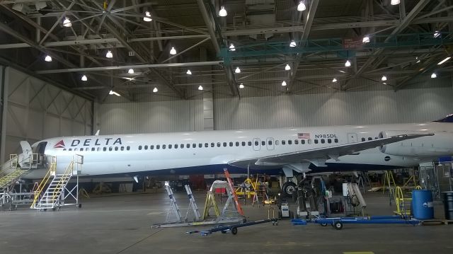 McDonnell Douglas MD-88 (N985DL) - Repairs in Minneapolis hangar after flight from Columbus. --6/13/16