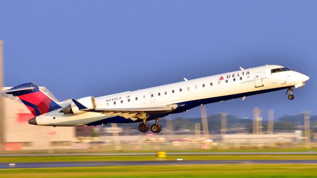 Canadair Regional Jet CRJ-700 (N340CA) - Taking off from Rwy 24R for LGA/KLGA.