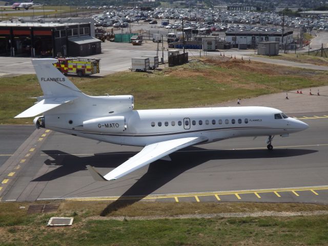 Dassault Falcon 7X (G-MATO) - Just landed at Luton Airport and taxing in to the main apron 