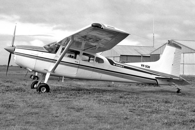 VH-SOH — - CESSNA 180K SKYWAGON 180 - REG VH-SOH (CN 53133) - HORSHAM AIRPORT VIC. AUSTRALIA - YHSM 29/9/1991