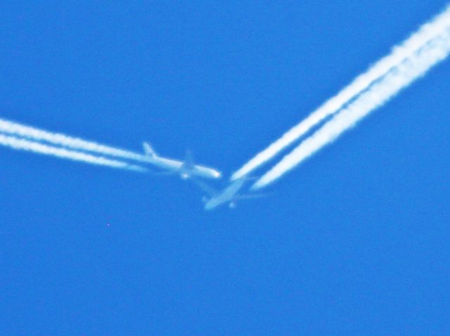 BOEING 767-300 (EI-DBP) - CROISEMENT (VISUEL!) B763 BLUE PANORAMA 37000 FT ET A332 AIR FRANCE 35275 FT VERTICAL COTE VENDEE LE 15-03-2014