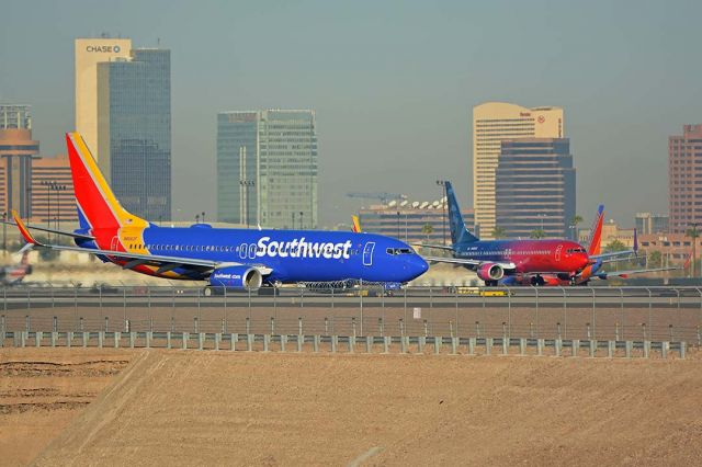 Boeing 737-800 (N8662F) - Southwest Boeing 737-8H4 N8662F at Phoenix Sky Harbor on October 27,2017. 