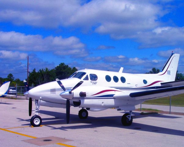 Beechcraft King Air 90 (N773PW)