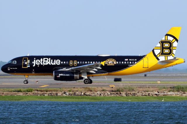 Airbus A320 (N632JB) - Bruins Centennial 100 Year marking.