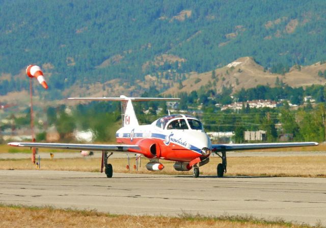 SNOWBIRDS — - PENTICTON REGIONAL AIRPORT CYYF CANADA - CANADIAN FORCES SNOWBIRDS