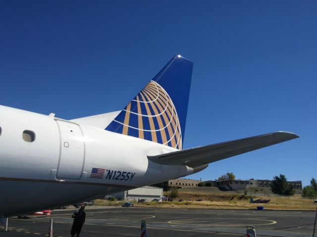 EMBRAER 175 (long wing) (N125SY)