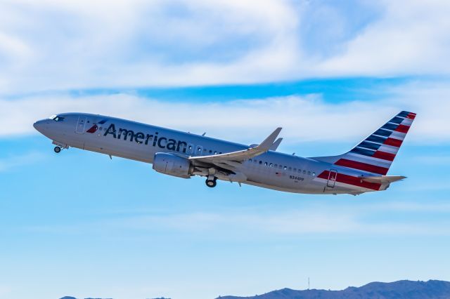 Boeing 737-800 (N344PP) - American Airlines 737-800 taking off from PHX on 11/5/22. Taken with a Canon 850D and Tamron 70-200 G2 lens.