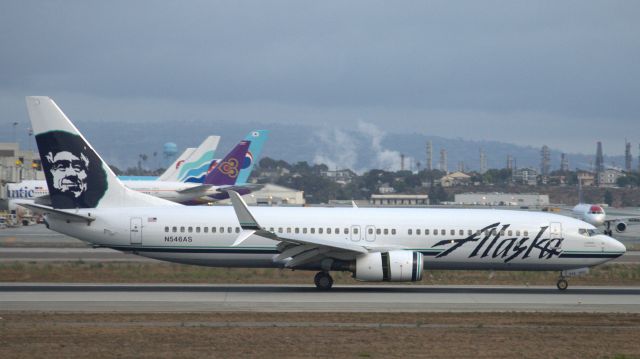 Boeing 737-700 (N546AS) - Alaska Split Schimitars newly installed lands at KLAX after a short hop from Sea-Tac.