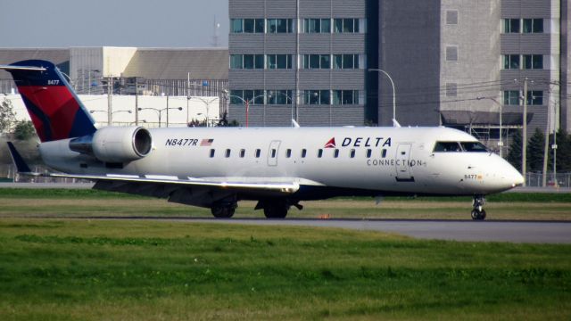 Canadair Regional Jet CRJ-200 (N8477R)