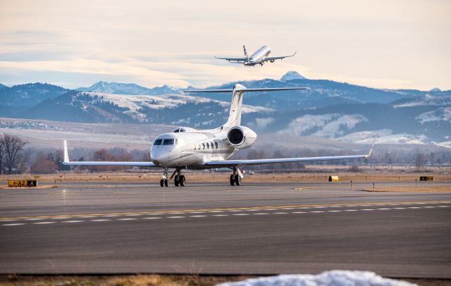 Gulfstream Aerospace Gulfstream IV (N450HQ) - Nice G450 with Alaksa E175 departing 