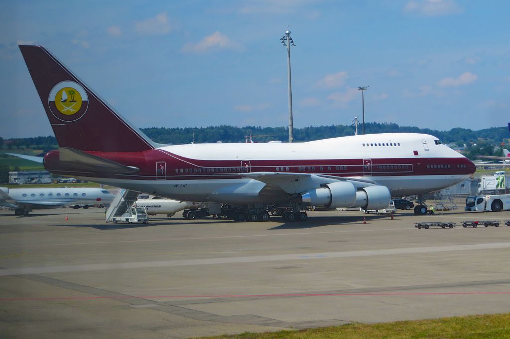 Boeing 747-200 (VP-BAT) - "Baby-Jumbo" ;-) br /Boeing 747SP (Qatar Amiri Flight)