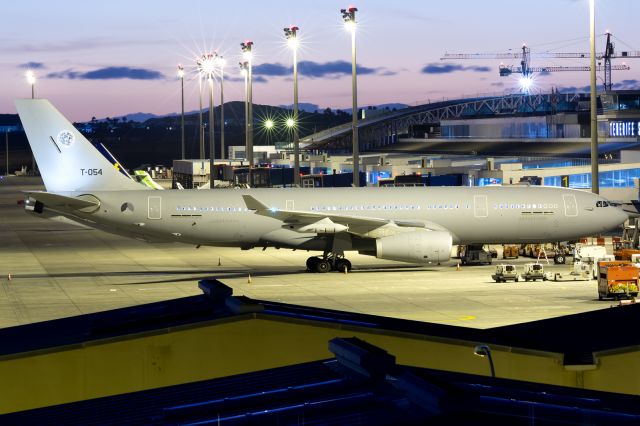 Airbus A330-200 (T054)