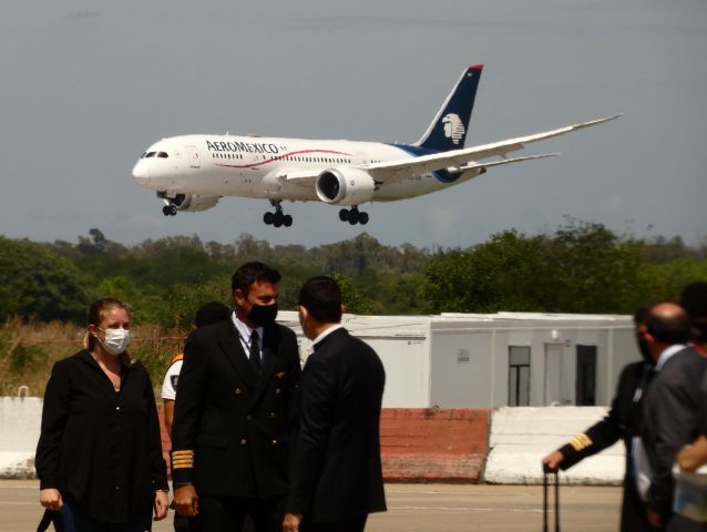 Boeing 787-8 (N967AM)