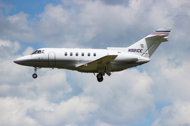 Hawker 800 (N981CE)