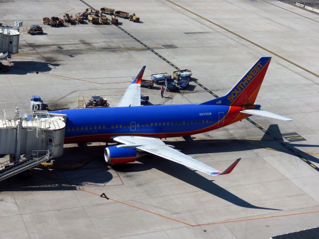 BOEING 737-300 (N379SW)