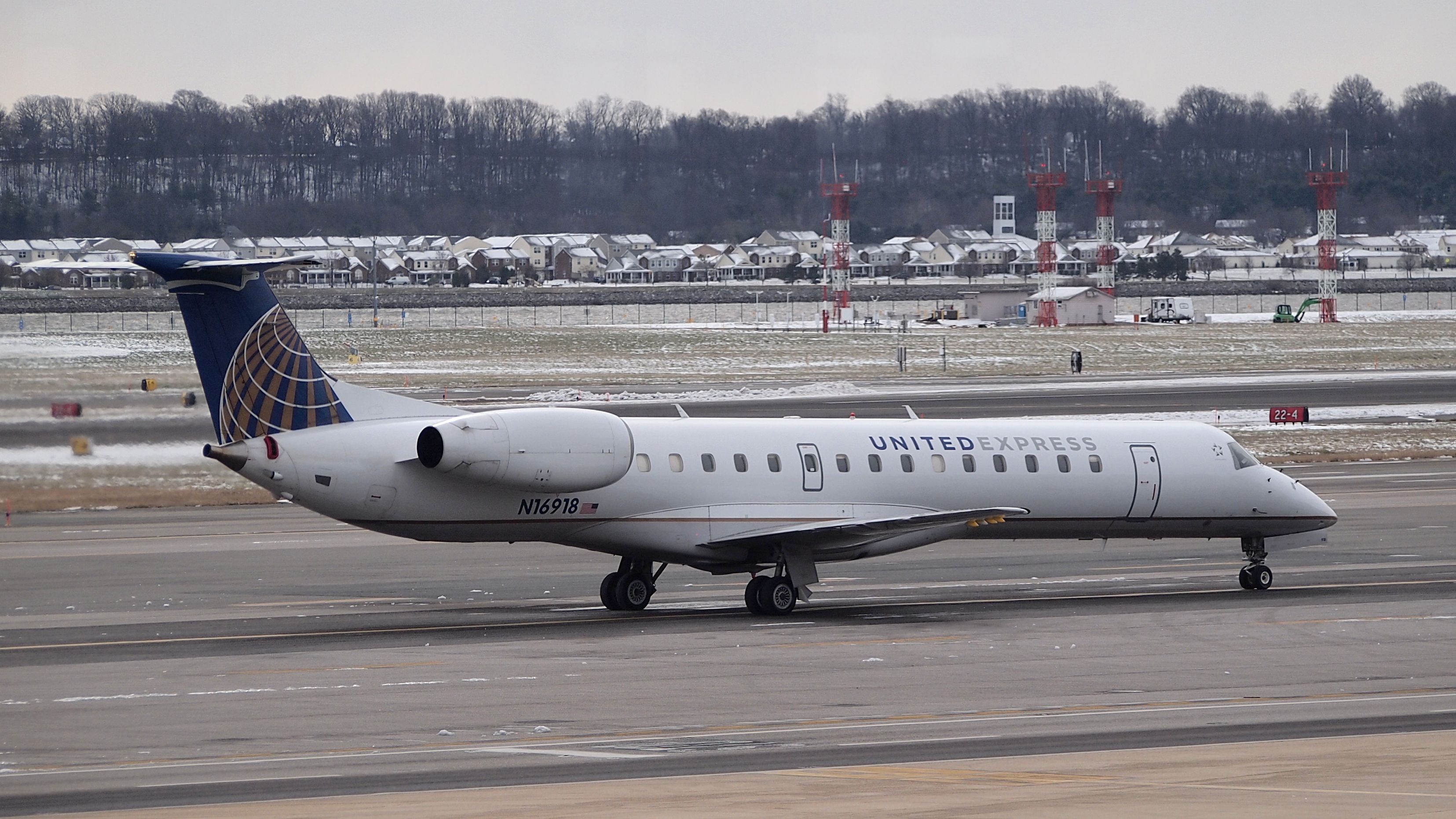 Embraer ERJ-145 (N16918)
