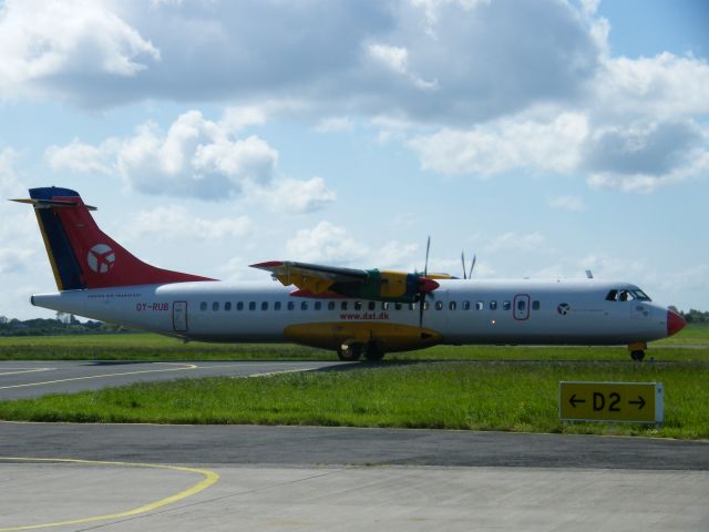 BOEING 737-300 (OY-RUB) - OY-RUB ATR 72 DEP SHANNON 04-06-2011 TO ZURICH