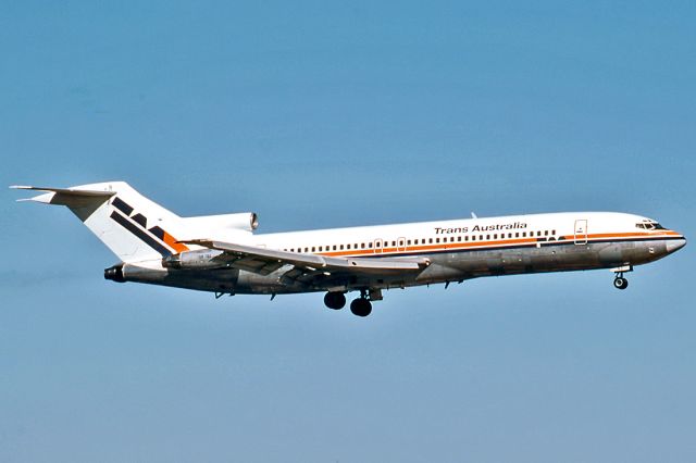 BOEING 727-200 (VH-TBG) - TRANS AUSTRALIA AIRLINES - TAA - BOEING 727-276/ADV - REG : VH-TBG (CN 20552/906) - ADELAIDE INTERNATIONAL AIRPORT SA. AUSTRALIA - YPAD 4/3/1989