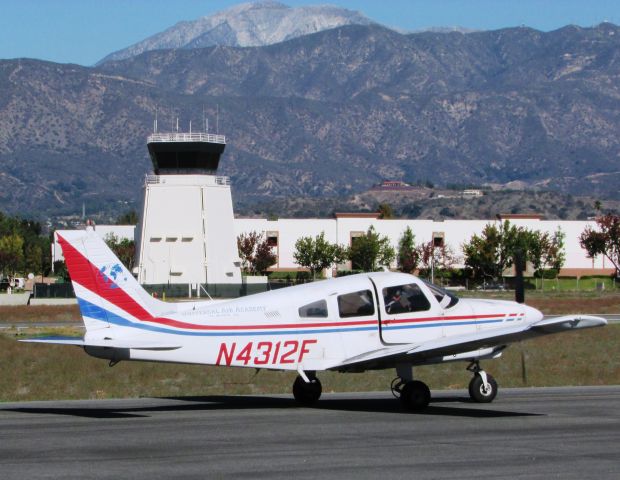 Piper Cherokee (N4312F) - Taxiing to RWY 26L