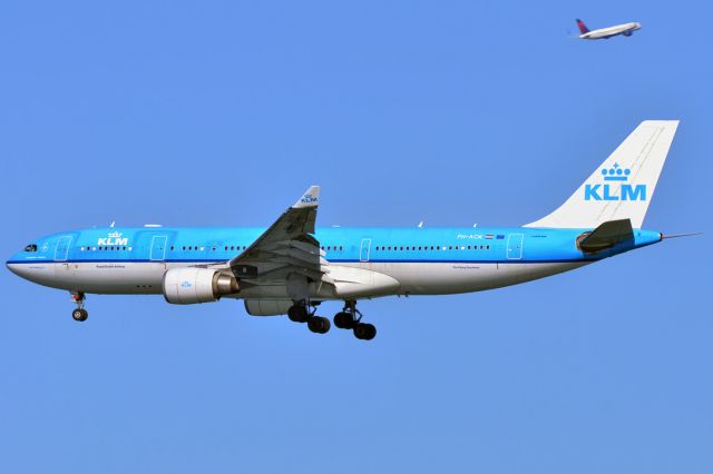 Airbus A330-200 (PH-AOK) - 8th Nov., 2014