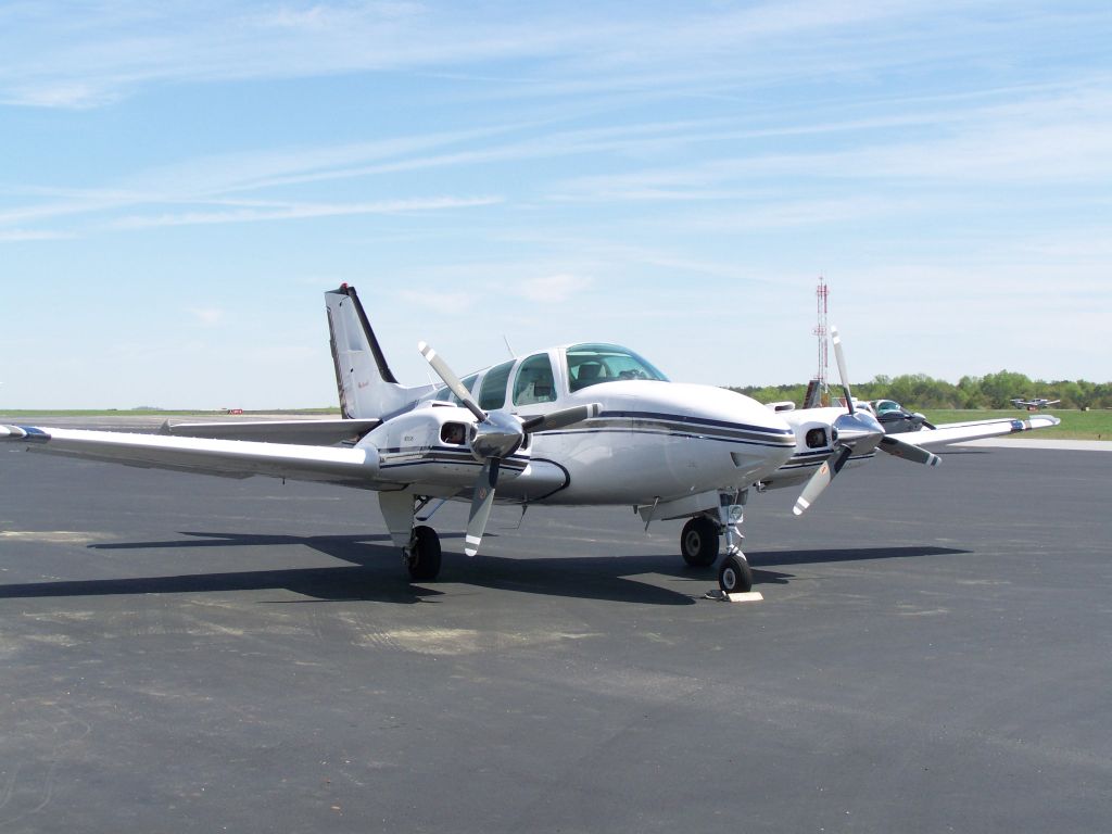 Beechcraft Baron (58) —