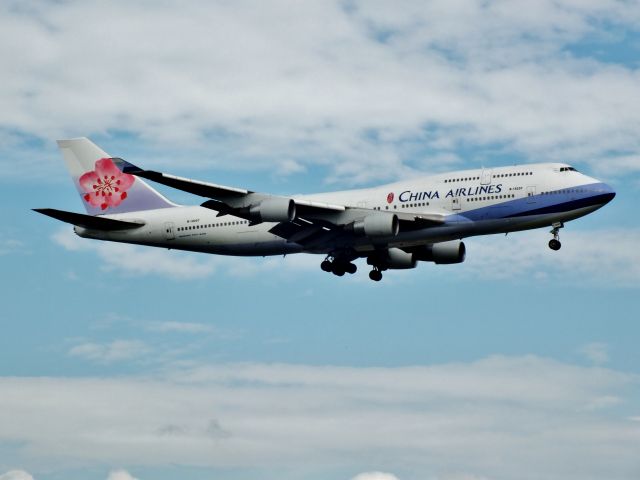 Boeing 747-400 (B-18207)