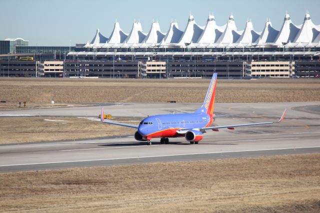 Boeing 737-700 (N966WN) - Taking off to the west at DIA.