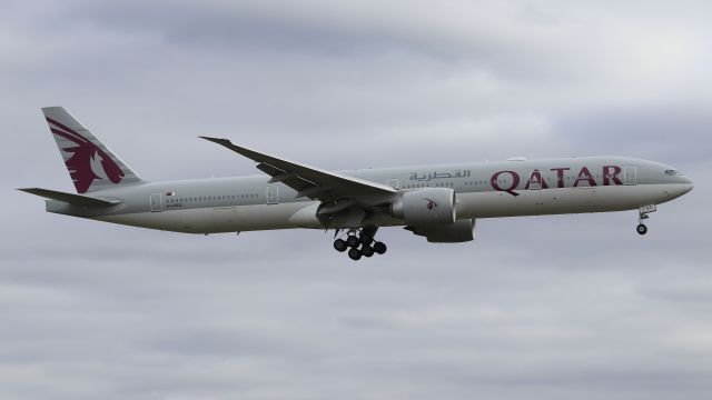 BOEING 777-300 —