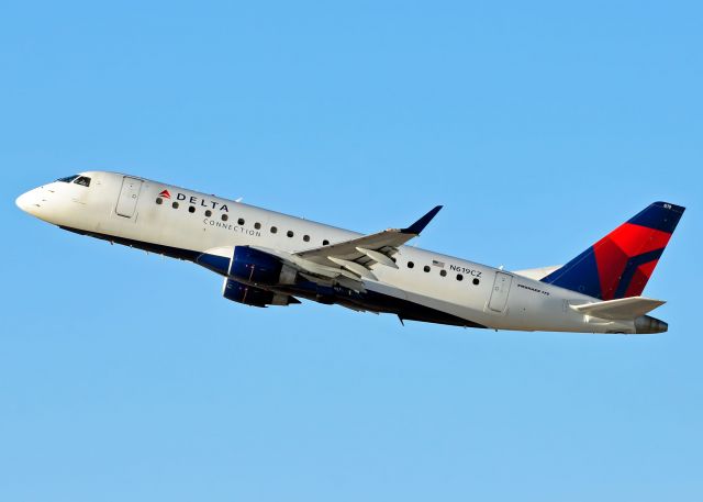 Embraer 170/175 (N619CZ)