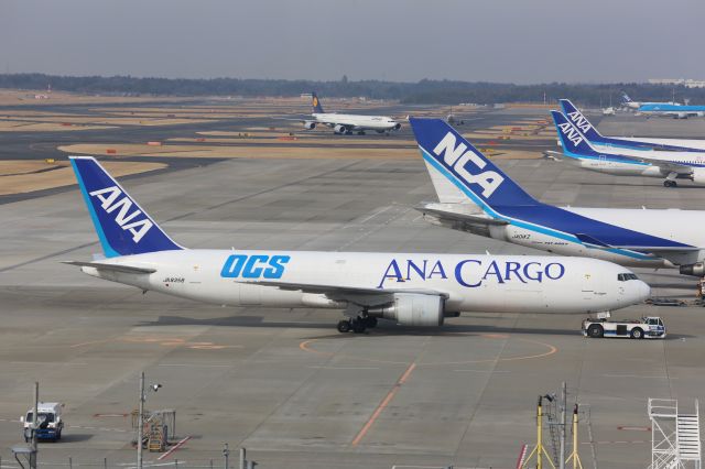 BOEING 767-300 (JA8358)