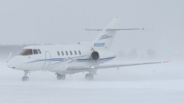 Hawker 800 (N900PE) - Whiteout on landing