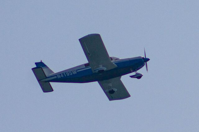 Piper Saratoga (N4195W)