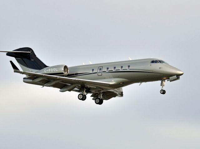 Bombardier Challenger 300 (C-FDOL)