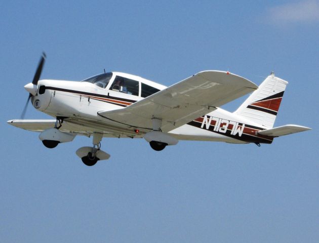 Piper Cherokee (N7137W) - Taking off from RWY 24