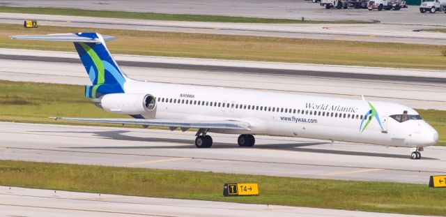 McDonnell Douglas MD-80 (N808WA) - N808WA taxiing by at FLL before departing for Nassua.