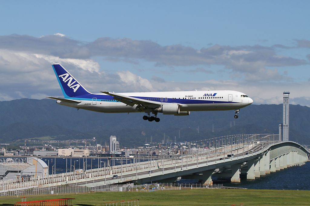 Boeing 777-200 (JA604A)