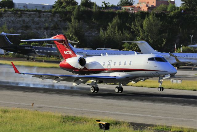 Bombardier Challenger 300 (N622N)