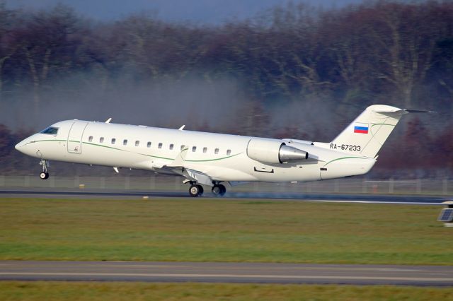 Canadair Regional Jet CRJ-200 (RA-67233)