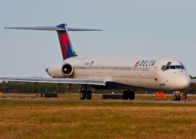 McDonnell Douglas MD-88 (N901DE)