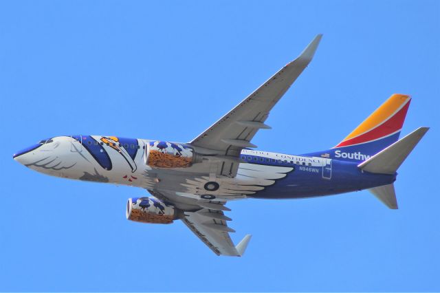 Boeing 737-700 (N946WN) - The Louisiana One leaves KMCO