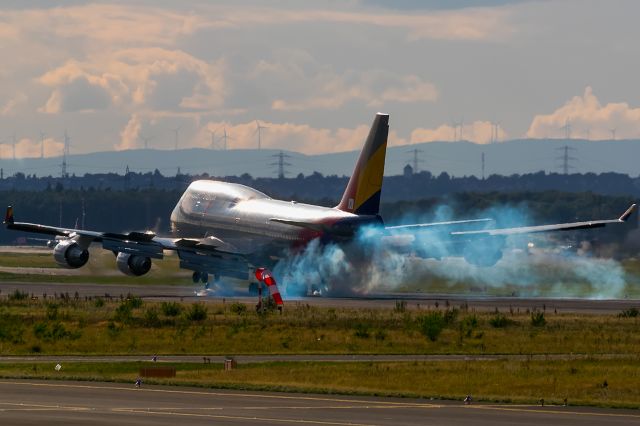 Boeing 747-400 (HL7418) - hard landing, full load